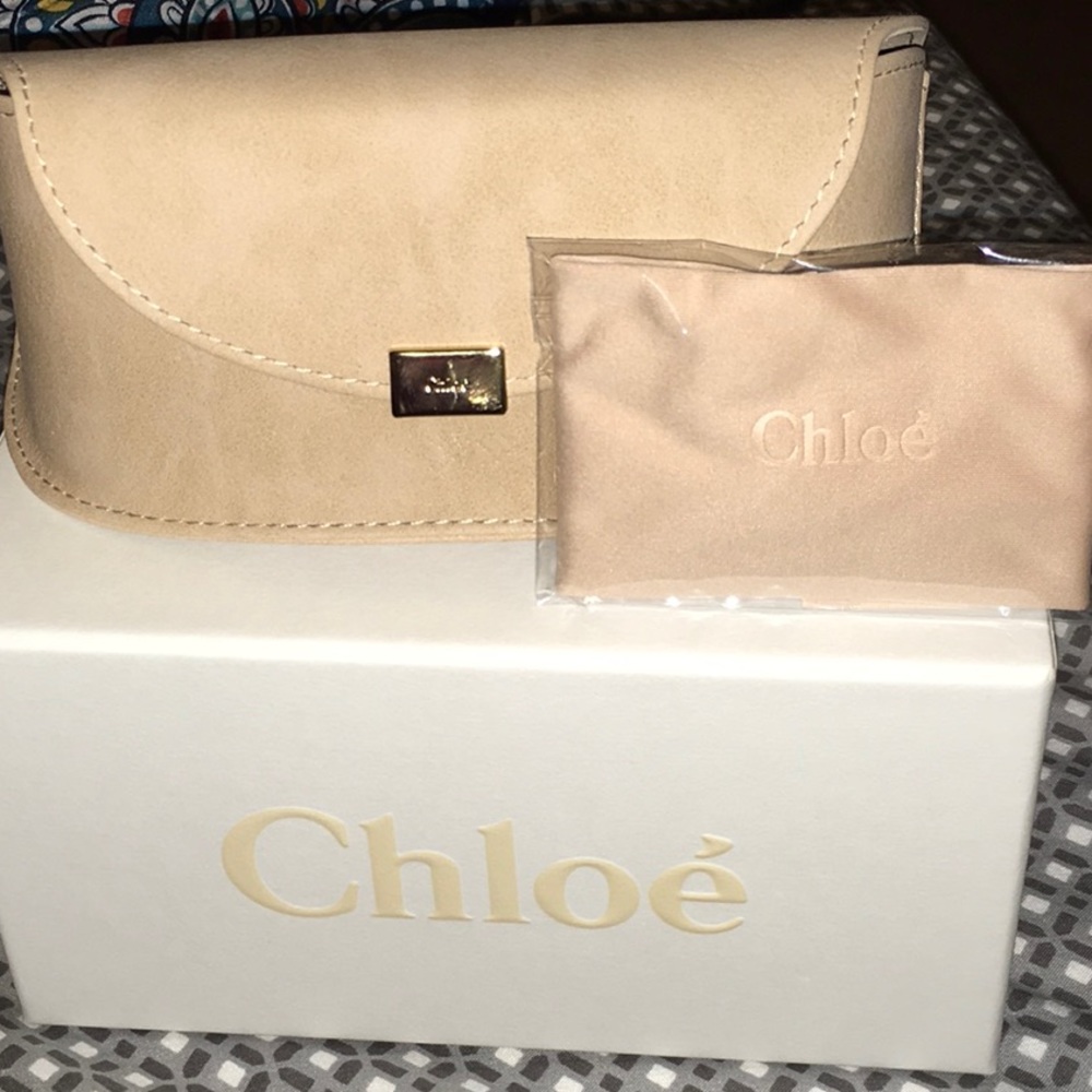 CHLOE sunglass case & wipe